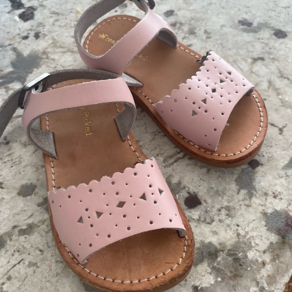 Freshly picked leather sandals size 5